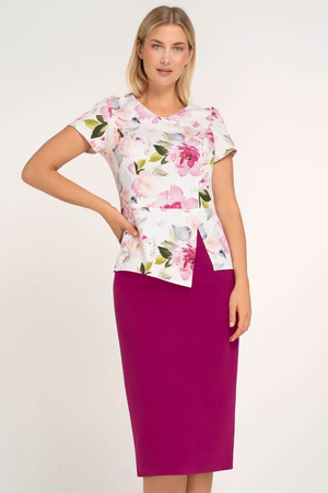 Bluse in Ecru mit bischofsfärbigen Blumenmuster und Schößchen – Kaia