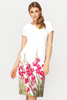 Ecrufarbenes Kleid mit amaranthfarbenem Blumenmuster – Pola