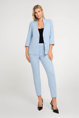 Hellblauer Damenblazer mit Stehkragen und 3/4-Ärmeln – Elise